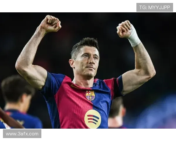 欧冠打入至少50球的球员中，莱万场均0.79球与梅西并列最多